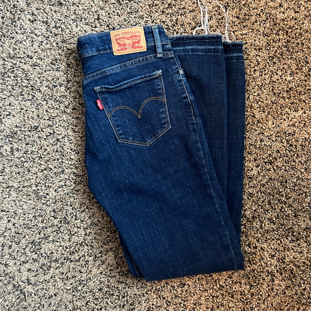 Levi’s 711 Skinny Jeans Destroyed
